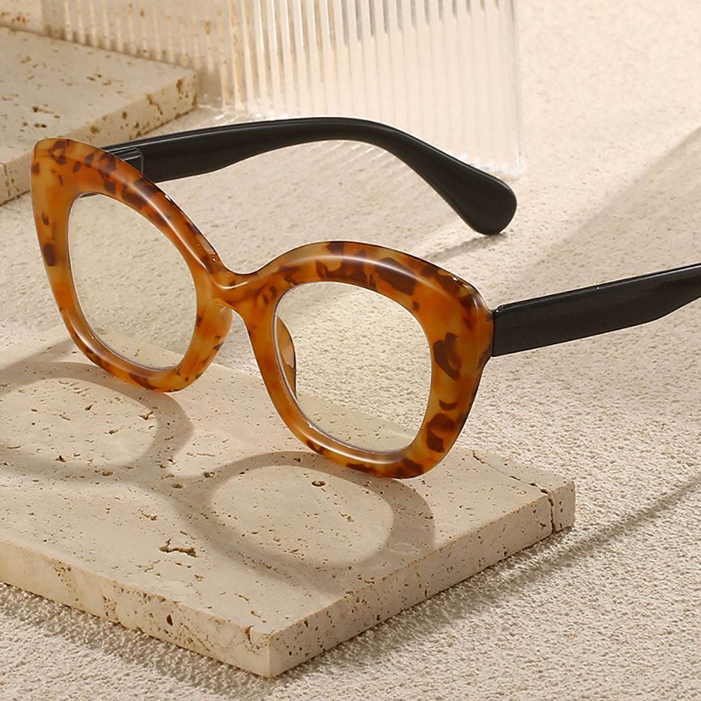 KLASSNUM Trendy Bold Lines Cat – Eye Piece Magnifier recenzja i cena